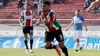 Matías Campos López abrió la cuenta de cabeza para Palestino ante Universidad Católica