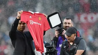 Casemiro tuvo su primer encuentro con los hinchas de Manchester United en Old Trafford