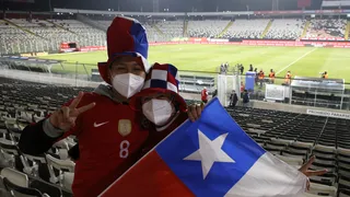 ¡Volvió la “Marea Roja”! El himno de Chile hizo vibrar el Monumental en el choque con Brasil