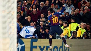 Lionel Messi amplió la ventaja sobre Manchester United con ayuda de David De Gea