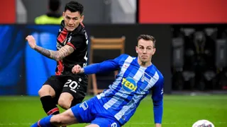 Charles Aránguiz brilló con dos asistencias en triunfo de Bayer Leverkusen sobre Hertha Berlín
