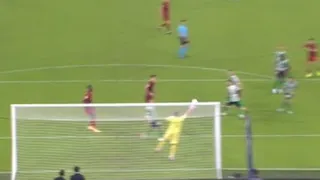 La sensacional atajada de Claudio Bravo a Paulo Dybala en la Europa League