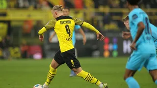 Erling Haaland marcó un doblete en la maciza victoria de Borussia Dortmund ante Greuther Fürt