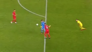 El increíble blooper en las Clasificatorias a la Eurocopa: ¿A qué salió el arquero?