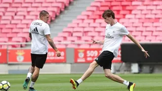 El golazo de Nicolás Castillo en entrenamiento con Benfica