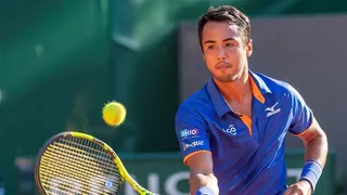 Hugo Dellien ganó en Roland Garros su primer partido en Grand Slam y desafiará a Tsitsipas