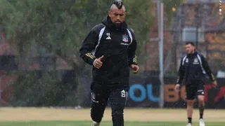 Colo Colo disfrutó de un chapuzón en su entrenamiento con lluvia