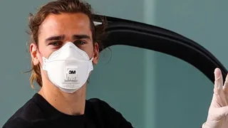 Con mascarilla y guantes, cracks de FC Barcelona se sometieron a test de coronavirus