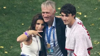 Beckenbauer le dio la bienvenida a Deschamps al “club de los dobles campeones”