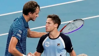 Diego Schwartzman y Daniil Medvedev tuvieron un tenso cruce de palabras en la ATP Cup