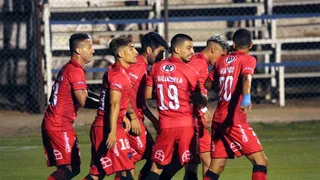 Ñublense volvió con todo y retomó el liderato tras vencer a Santa Cruz en duelo pendiente