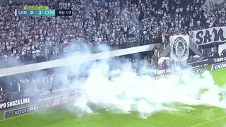 Duelo de Santos y Corinthians terminó anticipadamente por graves incidentes de hinchas