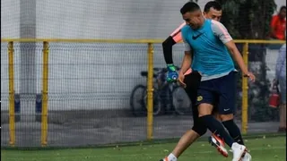 La violenta reacción del arquero de América con un futbolista juvenil