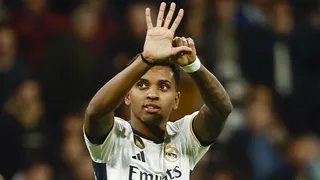 Real Madrid superó a Granada y sigue en la cima de La Liga de España