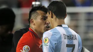 El fuerte encontrón entre Gary Medel y Angel Di María