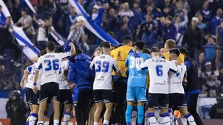 Vélez goleó a Estudiantes y se inscribió en los octavos de final de la Copa Libertadores