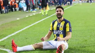Fenerbahce consiguió una sufrida victoria sobre el final ante Sivasspor con Mauricio Isla en cancha