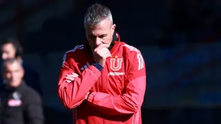 El dilema de Gustavo Álvarez: ¿a quién sacará la U de Chile para fichar al refuerzo que pidió el DT?