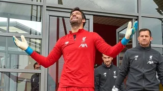 Alisson Becker volvió a entrenar con normalidad en Liverpool a dos meses de su lesión