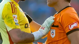 Aníbal Mosa decide qué hacer con Almirón tras perder otro clásico: “Tenemos un compromiso”