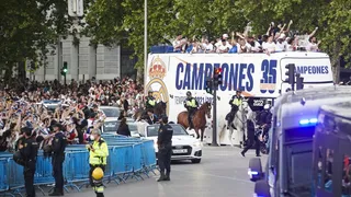 Real Madrid recibió el cariño de una multitud en Plaza Cibeles tras conquistar la liga española
