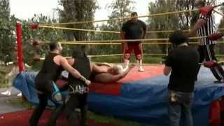 Lucha libre mexicana tuvo que reinventarse y armó insólito ring