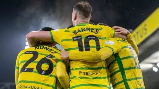 Marcelino Núñez celebró en duelo de chilenos ante Sierralta en triunfo de Norwich sobre Watford