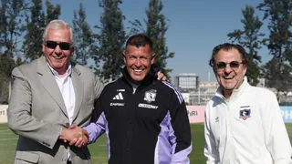 ¿Reconciliación en Colo Colo? Qué implica el apretón de manos entre Jorge Almirón y Aníbal Mosa
