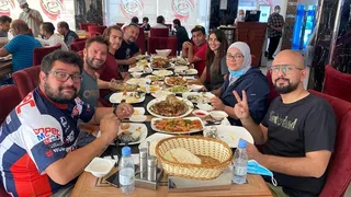 “Chaleco” López tuvo atípica celebración tras lograr el título en el Dakar