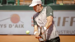 Nicolás Jarry disputa su paso al cuadro principal de Roland Garros
