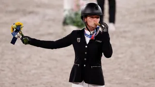 Pura elegancia: Julia Krajewski y Amande De B’Neville ganaron el concurso completo en Tokio 2020