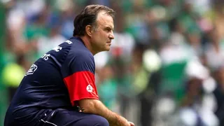 El profesor Marcelo Bielsa se sometió a la aguda entrevista del perro Sultán