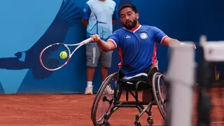 Francisco Cayulef se metió en la lucha por las medallas en el tenis en silla de ruedas
