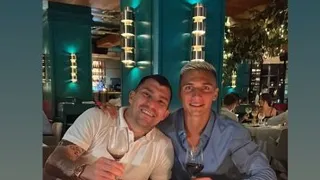 Gary Medel compartió junto a su compañero Nico Domínguez en sus vacaciones en Ibiza