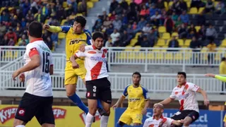 San Luis salvó un empate ante Curicó, pero puso en riesgo su liderato