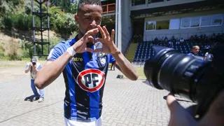 Gabriel Torres aprovechó una débil reacción de Agustín Orión y le marcó un golazo a Colo Colo