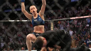 El impactante nocaut de Rose Namajunas sobre Zhang Weili que la coronó en el UFC 261