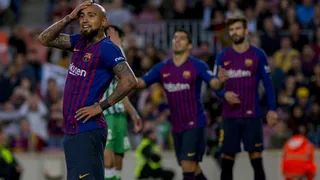 Arturo Vidal anotó un gol y dio una asistencia en dura derrota de Barcelona ante Real Betis