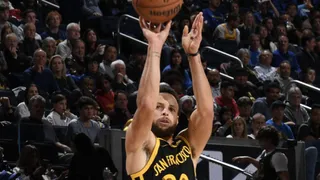 Stephen Curry lideró el triunfo de los Warriors sobre los Wizards de Jordan Poole