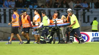 Terminó en ambulancia: Nelson Sepúlveda sufrió grave lesión en derrota de Cobresal ante Iquique