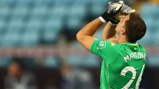 ¿Blooper? El insólito gol que le marcaron a Emiliano Martínez en derrota de Aston Villa frente a Newcastle