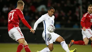 Beausejour también fue felicitado con una torta por alcanzar los 100 partidos en la selección