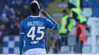 Balotelli volvió a sufrir cánticos racistas y pidió parar el duelo entre Brescia y Lazio