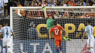 Las atajadas más memorables en la carrera de Claudio Bravo junto a la selección chilena