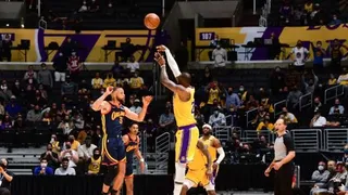 Los Angeles Lakers venció a Golden State Warriors y se instaló en play-offs de la NBA