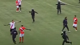 Partido de la liga boliviana terminó con una batalla campal