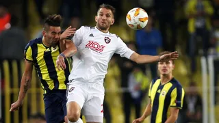 Mauricio Isla participó en opaco empate de Fenerbahce ante Sivasspor en Turquía