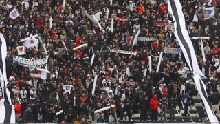 Hinchas de Colo Colo encendieron la polémica con lienzo previo al Superclásico