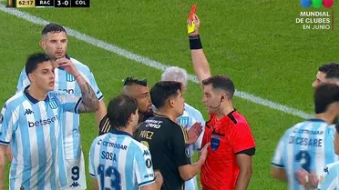 Pagaba buena cuota: Vidal fue expulsado en el Colo Colo vs Racing y se podía apostar en su casa de apuestas