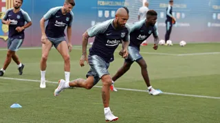 Arturo Vidal y el plantel de Barcelona deben presentarse este miércoles para exámenes